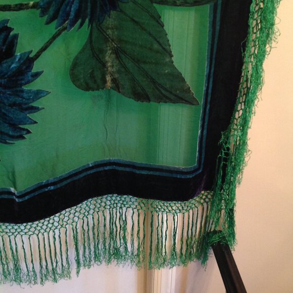 Stunning Aris A Silk Velvet Sunflowers Blue Green Tassel Edge Square Wrap Scarf - Picture 4 of 16